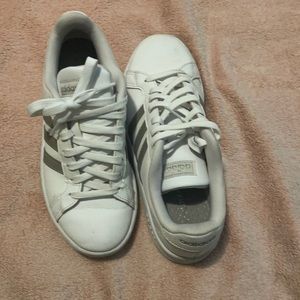 Adidas sneakers, size 7, color white and grey, they comfortable